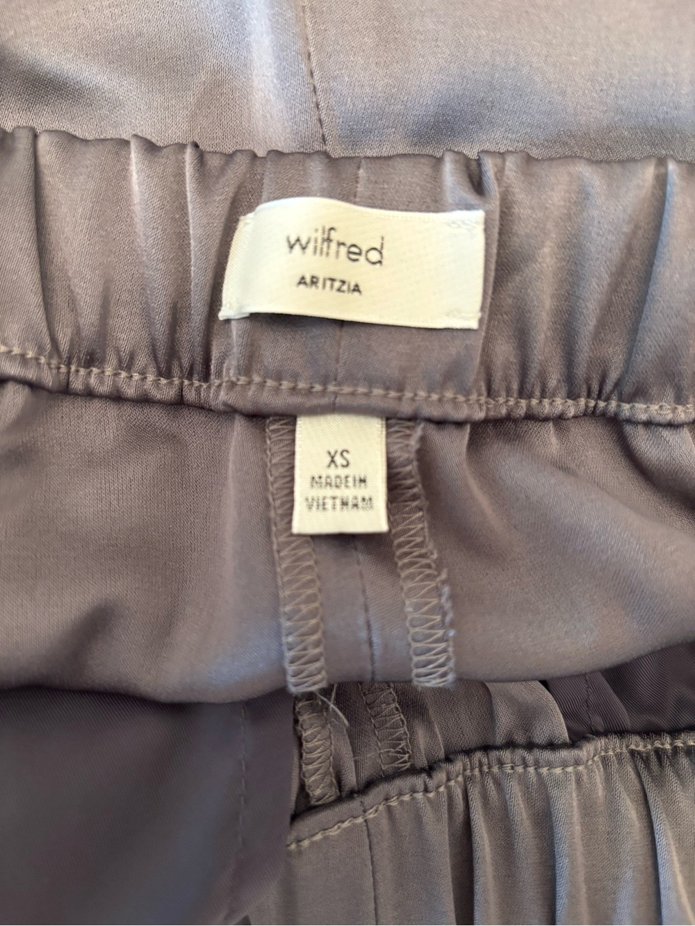 Wilfred The Lodge Pant Satin - Picture 2 of 4